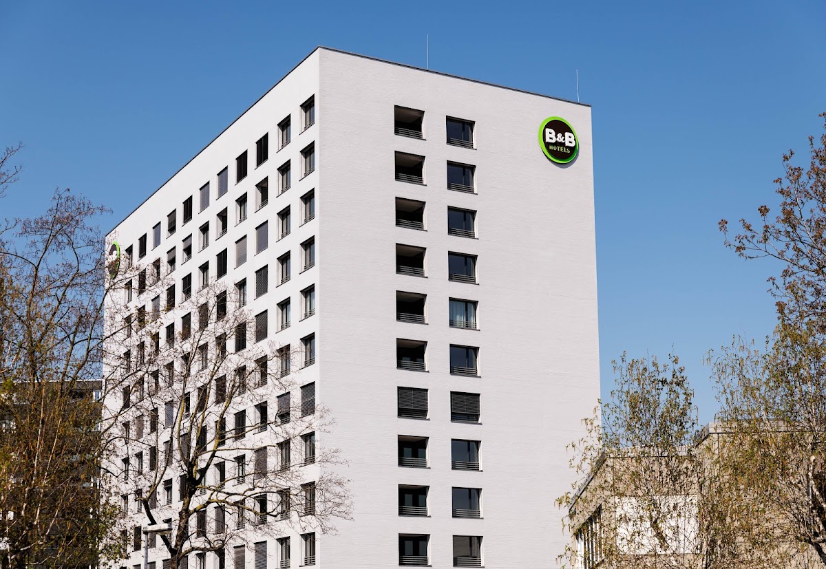 B&B HOTEL Basel – Foto 1
