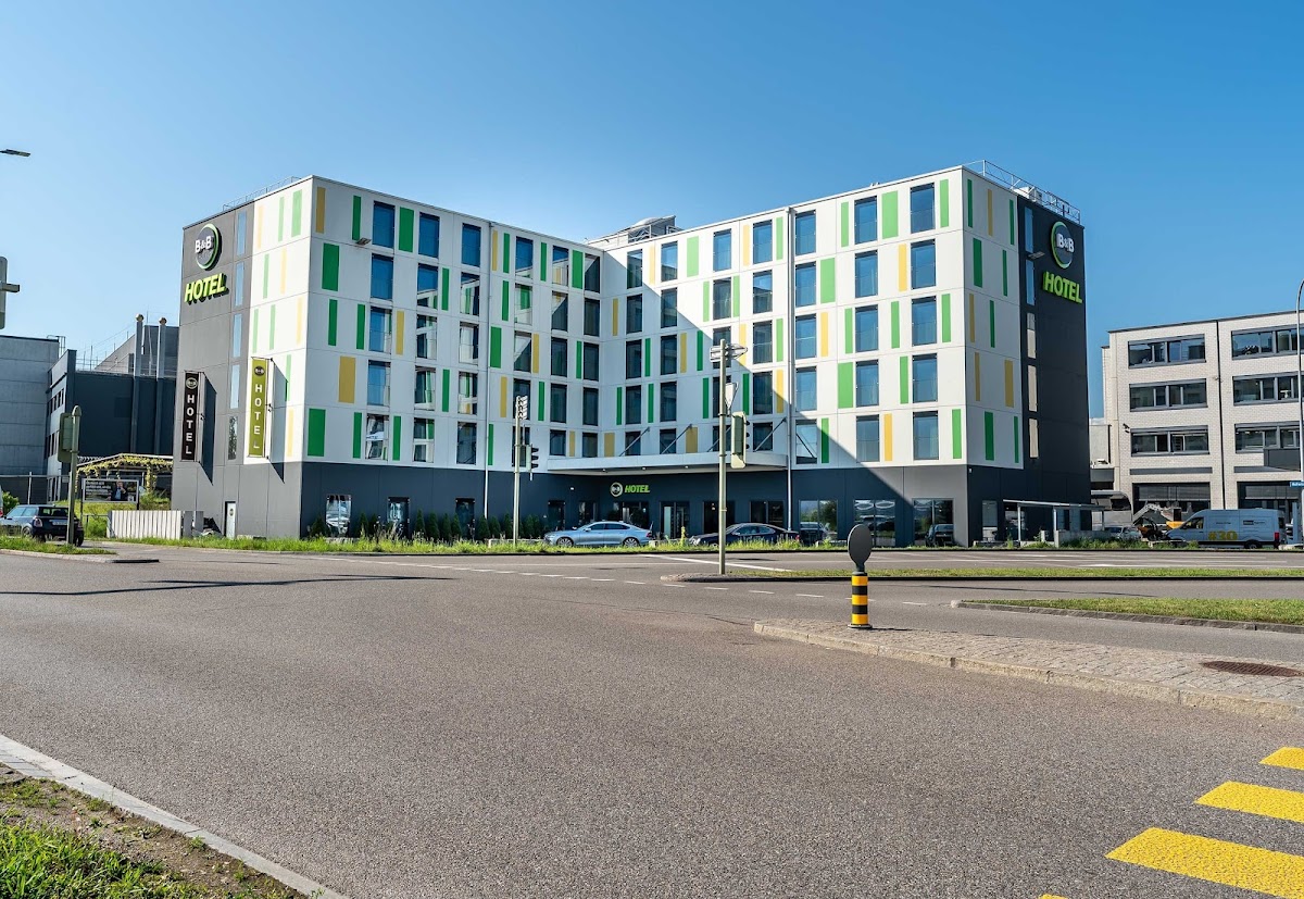 B&B HOTEL Zurich Airport Rumlang – Foto 1