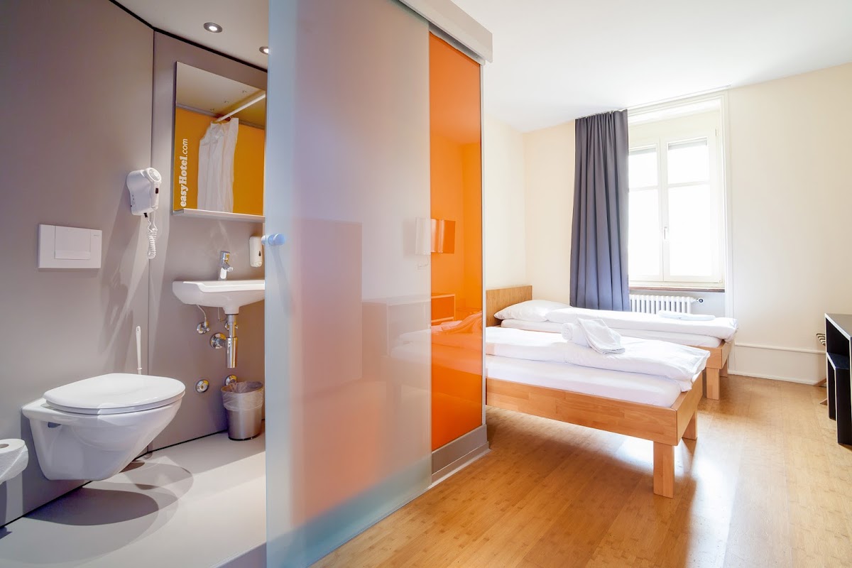 easyHotel Basel – Foto 1